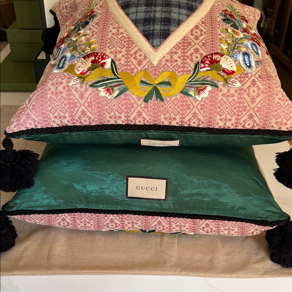 Gucci Pink Accent Pillow with Heart and Floral Design - Picture 5 of 11